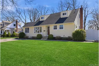 27 Chester Street, East Northport, NY 11731 - Photo 4