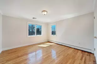 76 Balcom Rd, Farmingdale, NY 11735 - Photo 14