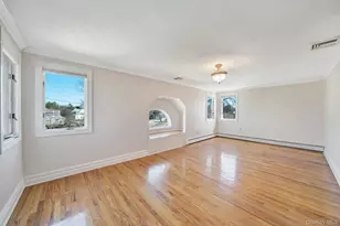 76 Balcom Rd, Farmingdale, NY 11735 - Photo 10