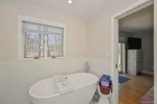 16 Hildreth Rd, Hampton Bays, NY 11946 - Photo 22