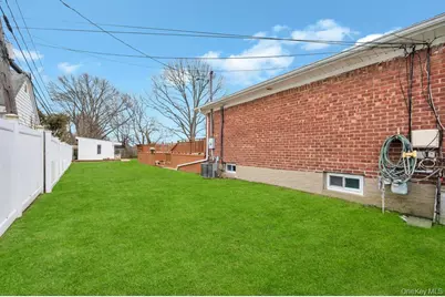 4 Brooks Street, Hicksville, NY 11801 - Photo 36