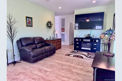 4001 Saint Andrews Avenue #4001, Riverhead, NY 11901 - Photo 4