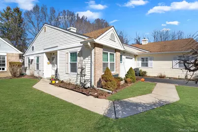 11 Chipmunk Trail, Coram, NY 11727 - Photo 2