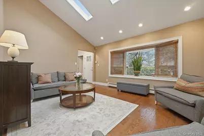 1261 Meadowbrook Road, Merrick, NY 11566 - Photo 4