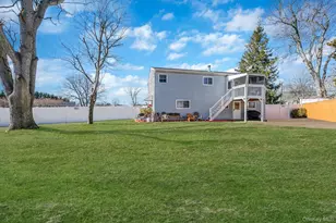 27 Trader Ln, Brentwood, NY 11717 - Photo 42