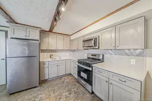 27 Trader Ln, Brentwood, NY 11717 - Photo 22