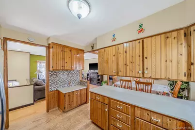 27 Trader Lane, Brentwood, NY 11717 - Photo 8