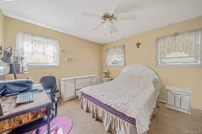 27 Trader Lane, Brentwood, NY 11717 - Photo 18