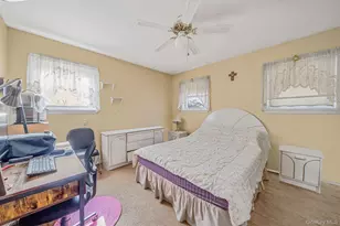 27 Trader Ln, Brentwood, NY 11717 - Photo 18