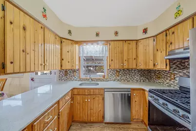 27 Trader Lane, Brentwood, NY 11717 - Photo 4