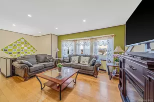 27 Trader Ln, Brentwood, NY 11717 - Photo 10