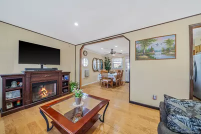 27 Trader Lane, Brentwood, NY 11717 - Photo 12