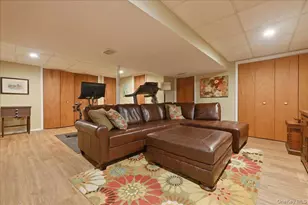 2037 Stratford Dr, Westbury, NY 11590 - Photo 28