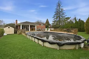 2037 Stratford Dr, Westbury, NY 11590 - Photo 38