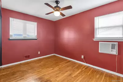 52 Mississippi Avenue, Bay Shore, NY 11706 - Photo 8