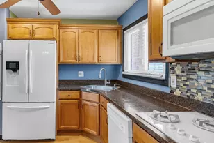 52 Mississippi Ave, Bay Shore, NY 11706 - Photo 6