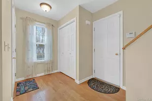 27 Tall Tree Ln, Poughkeepsie, NY 12601 - Photo 4