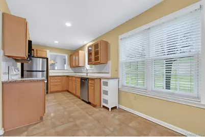 27 Tall Tree Lane, Poughkeepsie, NY 12601 - Photo 6