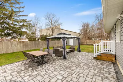425 Macdonald Avenue, Bellport, NY 11713 - Photo 4