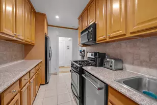 90 Knightsbridge Rd, Great Neck, NY 11021 - Photo 10