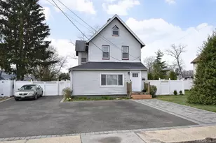 25 Hazel St, Central Islip, NY 11722 - Photo 2