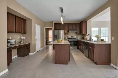 8 Avolet Court, Mount Sinai, NY 11766 - Photo 10