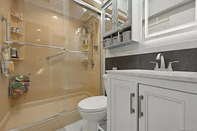 1085 Sipp Avenue, Medford, NY 11763 - Photo 18