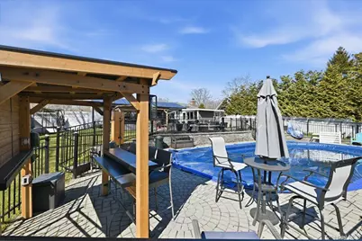 1085 Sipp Avenue, Medford, NY 11763 - Photo 30