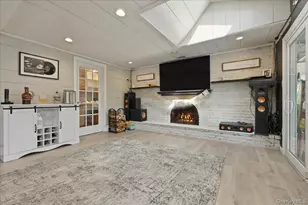 1085 Sipp Ave, Medford, NY 11763 - Photo 14