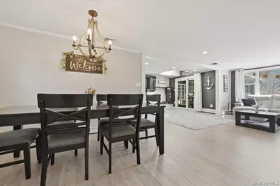 1085 Sipp Avenue, Medford, NY 11763 - Photo 6