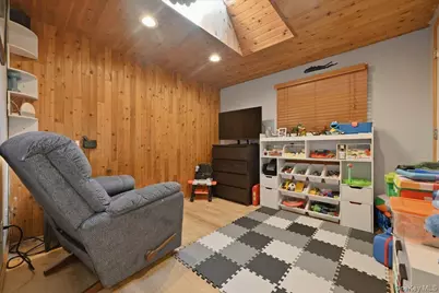 1085 Sipp Avenue, Medford, NY 11763 - Photo 20