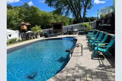 1085 Sipp Avenue, Medford, NY 11763 - Photo 34