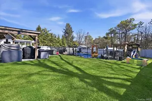 1085 Sipp Ave, Medford, NY 11763 - Photo 26