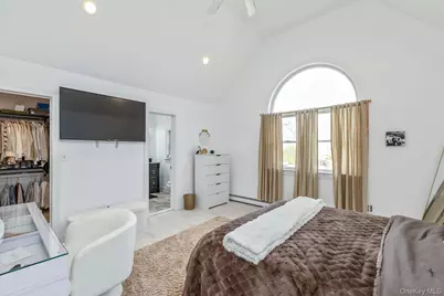 10 Tall Oaks Court, Manorville, NY 11949 - Photo 8