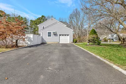 10 Tall Oaks Court, Manorville, NY 11949 - Photo 16