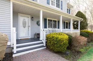 10 Tall Oaks Ct, Manorville, NY 11949 - Photo 2