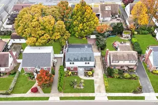 5 Edward Ave, Hicksville, NY 11801 - Photo 2