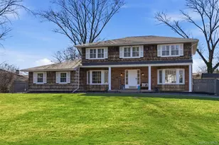 9 Bonaire Dr, Dix Hills, NY 11746 - Photo 2