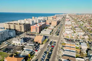 470 E Broadway, Long Beach, NY 11561 - Photo 16