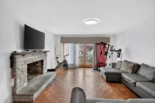 560 Locust Ave, Port Chester, NY 10573 - Photo 8