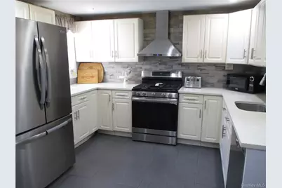 39 Split Cedar Drive, Islandia, NY 11749 - Photo 8