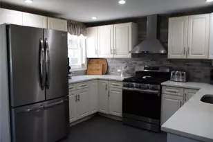 39 Split Cedar Dr, Islandia, NY 11749 - Photo 10