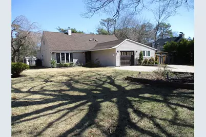 39 Split Cedar Drive, Islandia, NY 11749 - Photo 2