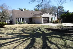 39 Split Cedar Dr, Islandia, NY 11749 - Photo 2