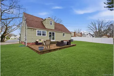 15 Newport Avenue, Selden, NY 11784 - Photo 32