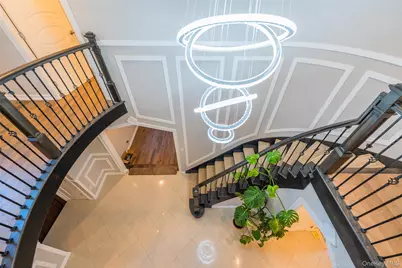 18 Robin Way, Great Neck, NY 11021 - Photo 4