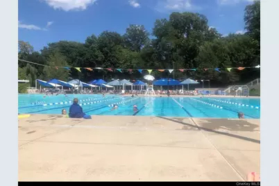 18 Robin Way, Great Neck, NY 11021 - Photo 24