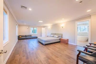 18 Robin Way, Great Neck, NY 11021 - Photo 10