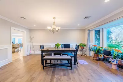 18 Robin Way, Great Neck, NY 11021 - Photo 8