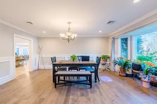 18 Robin Way, Great Neck, NY 11021 - Photo 8